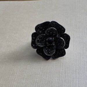 Elegant Black Floral Ring